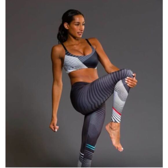 Onzie Graphic Leggings. XS and M/L - Picture 12 of 12